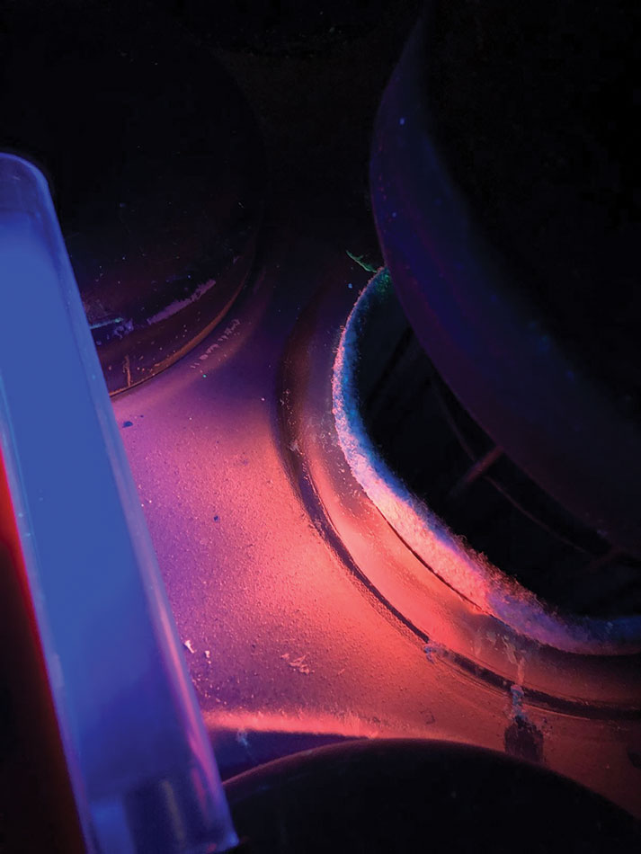 用熒光粉對布袋除塵器進(jìn)行檢漏 用熒光粉對布袋除塵器進(jìn)行檢漏